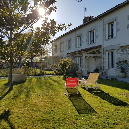 Saint-Jean-dʼAngély Domaine De Pelouaille - Chambre D'Hotes מראה חיצוני תמונה