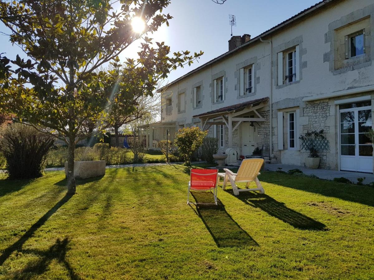 Saint-Jean-dʼAngély Domaine De Pelouaille - Chambre D'Hotes מראה חיצוני תמונה