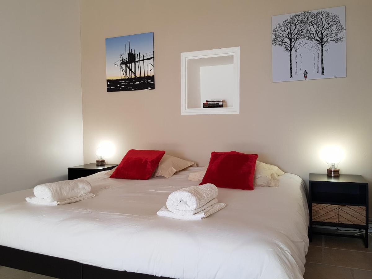 Saint-Jean-dʼAngély Domaine De Pelouaille - Chambre D'Hotes מראה חיצוני תמונה